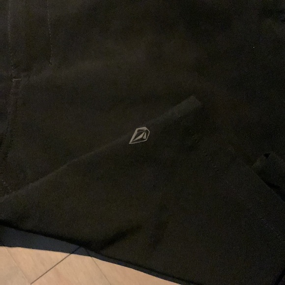 Volcom black shorts. Surf and turf ,swim suit shorts. Size US 34 - Picture 3 of 6